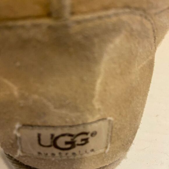 Ugg classic short 11.5” tall fur beige discoloration - Picture 3 of 8